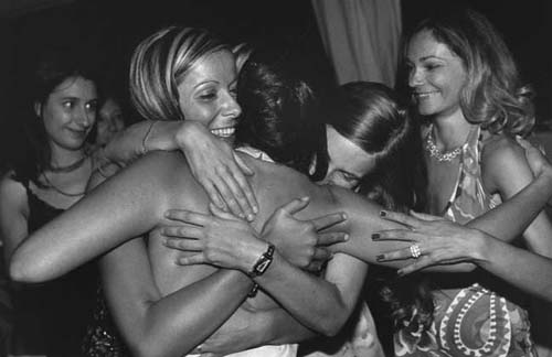 A moment before getting married in Italy - the bride with her friends ...