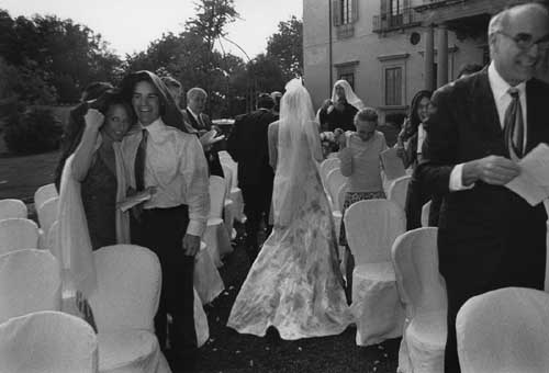 Photo of a Wedding in Italy under a gentle downfall of rain - in Italy we say: 